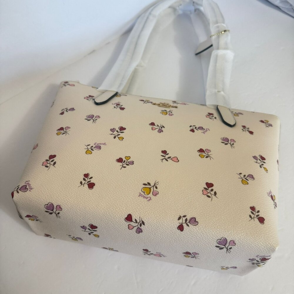 coach Fiona Zip Tote Bag With Heart Print cw397 - Picture 4 of 6